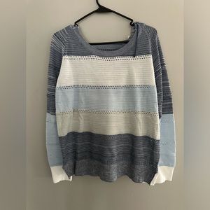 Women’s knitted hooded sweater
